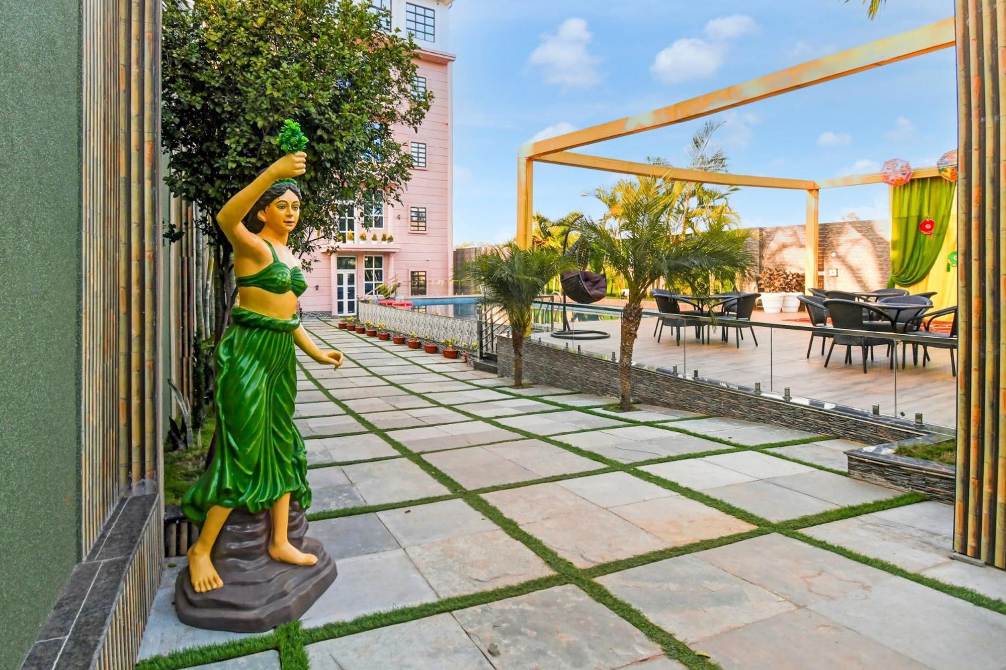 Hotel O M H Club And Resorts رانشي المظهر الخارجي الصورة